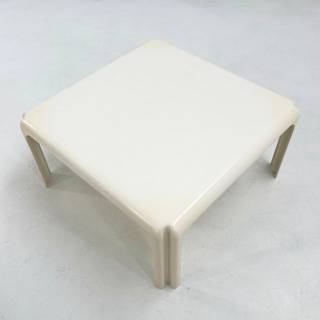 Modern White Arcadia Coffee Table by Vico Magistretti for Artemide, 1970s For Sale - Image 3 of 8
