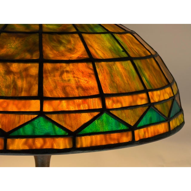 1910s Antique Tiffany Studios "Colonial" Table Lamp, New York, Circa 1910 For Sale - Image 5 of 10