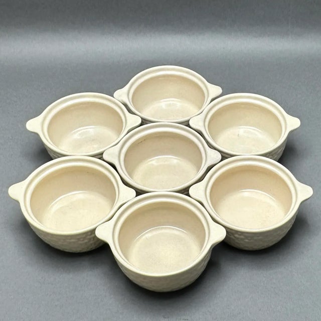 Weller Pottery Vintage 1930’s Weller Pottery “Pierre” Beige Stoneware Basketweave Handled Individual Casseroles/Tureens- Set of 7 For Sale - Image 4 of 8