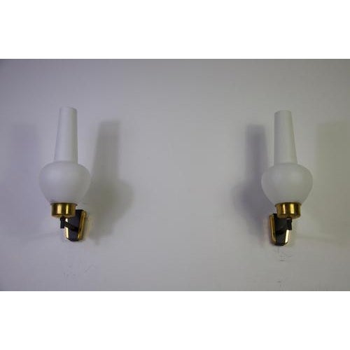 Mid-Century Brass and Opaline Wall Lamps, Italy, 1960s, Set of 2 For Sale - Image 4 of 10