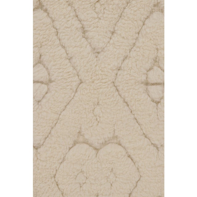 Rug & Kilim’s Moroccan-Inspired Shag Rug in White With Geometric Pattern For Sale In New York - Image 6 of 9