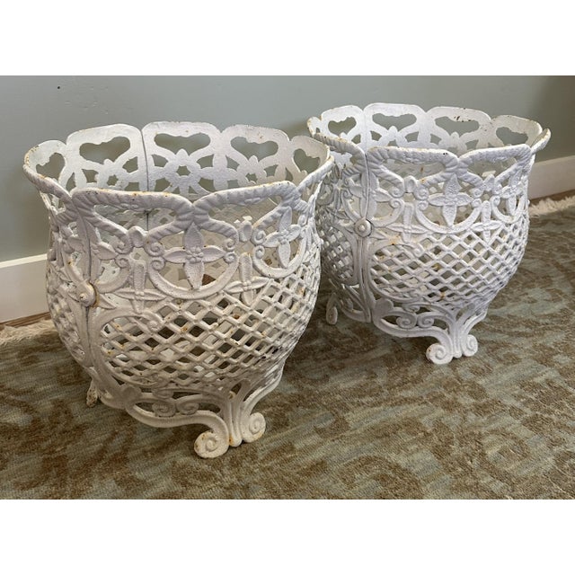 1940s Pair of French Garden / Victorian Style Lace-Like Lattice Openwork Cast Iron Garden Planters in Aged White, 2 Pieces For Sale - Image 4 of 9