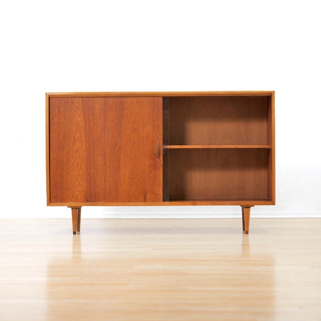 1960s Slim Mid Century China Entryway Display Cabinet For Sale - Image 5 of 10