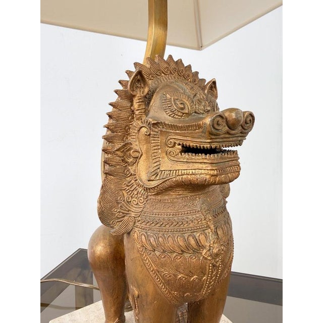 Thai Singha Lion Foo Dog Table Lamp in Gilt Bronze, Brass and Travertine, 1970s For Sale - Image 13 of 18