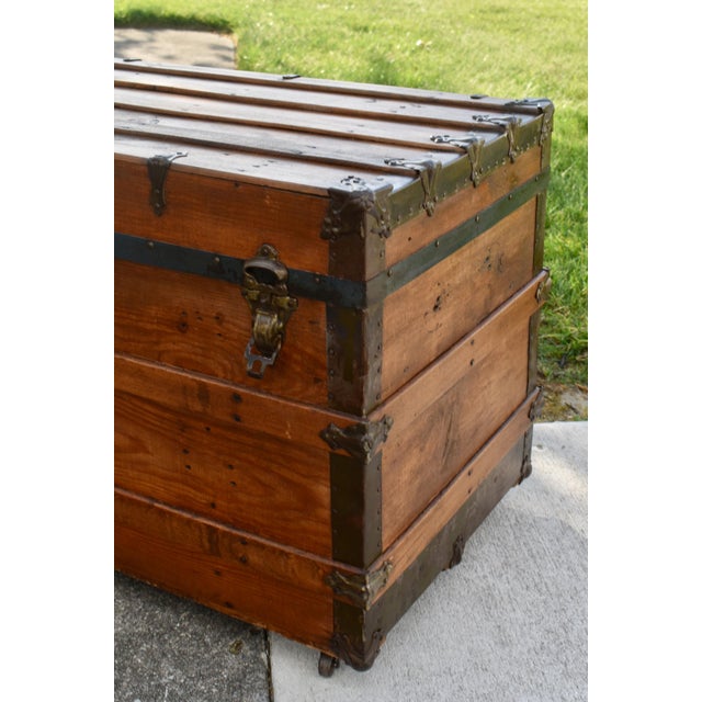Traditional Antique Edwardian Style Pine & Metal Steamer Trunk For Sale - Image 3 of 14