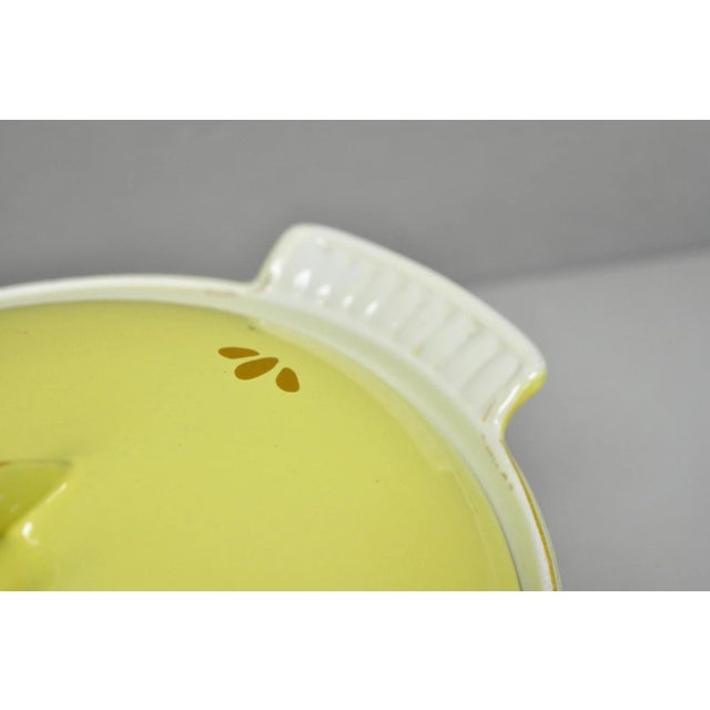 Vintage Dru Holland Yellow Tulip Enameled Cast Iron Dutch Oven Oval Pot For Sale In Philadelphia - Image 6 of 12