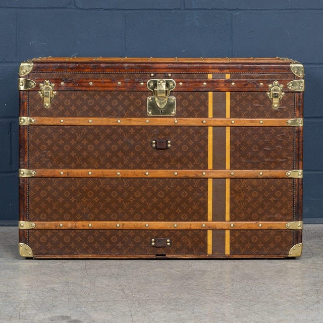 Antique French Trunk in Monogram Canvas from Louis Vuitton, 1920 For Sale - Image 3 of 18