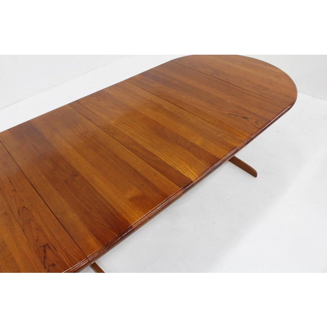 Mid-Century Modern Vintage Danish Round Extendable Dining Table in Teak from Langeskov Möbelfabrik, 1960s For Sale - Image 3 of 9