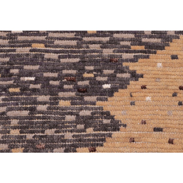 Abstract Beige/Gray High Low Wool & Silk Rug - 5'4'' X 8'1'' For Sale - Image 4 of 9