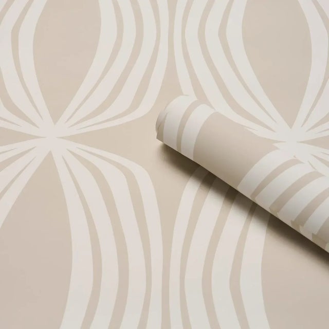 Schumacher Schumacher Fontana Wallpaper In Birch For Sale - Image 4 of 4