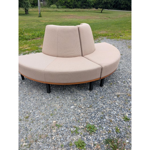 Early 21st Century Pair of Jasper Group Curved Serpentine Modular Benches – Mid-Century Modern Inspired Corporate Lounge Loveseats in Two-Tone Tweed Upholstery For Sale - Image 5 of 14