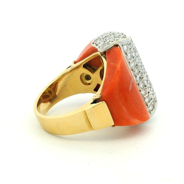 Hollywood Regency 1970s Italian 18k Gold Coral & 1.50 Carat Diamond Cocktail Ring, Size 7.25 For Sale - Image 3 of 10