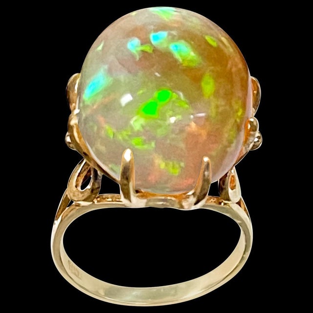 12 Carat Oval Shape Ethiopian Opal Cocktail Ring 14 Karat Yellow Gold For Sale - Image 18 of 18