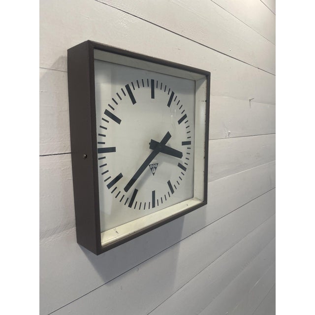 A- 344 vintage-retro clock by pragotron, square [ small ] model,working on 1 a-4 battery +-1970 we made it again working...