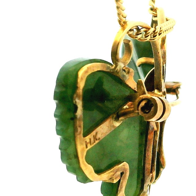 Vintage Carved Jade Butterfly Brooches in 14k Gold With Ruby Accents – Pair For Sale - Image 9 of 14