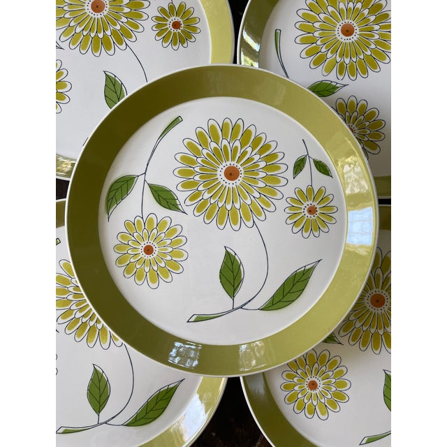 Mid-Century Modern 1960s Retro Avocado Green Floral Plates by Mikasa - Set of 4 For Sale - Image 3 of 7