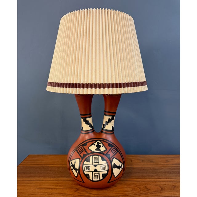 Ceramic 1970s Southwestern Wedding Vase Pottery Table Lamp — Hand-Painted Terracotta For Sale - Image 7 of 10