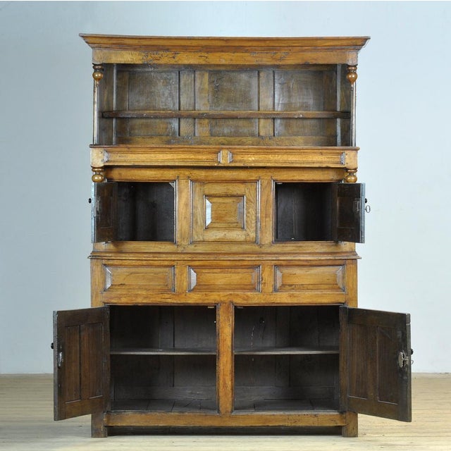 Antique Tridarn Cabinet in Oak, 1710 For Sale - Image 4 of 18