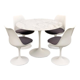 Tulip Dining Set by Eero Saarinen for Knoll International, 1973, Set of 5 For Sale