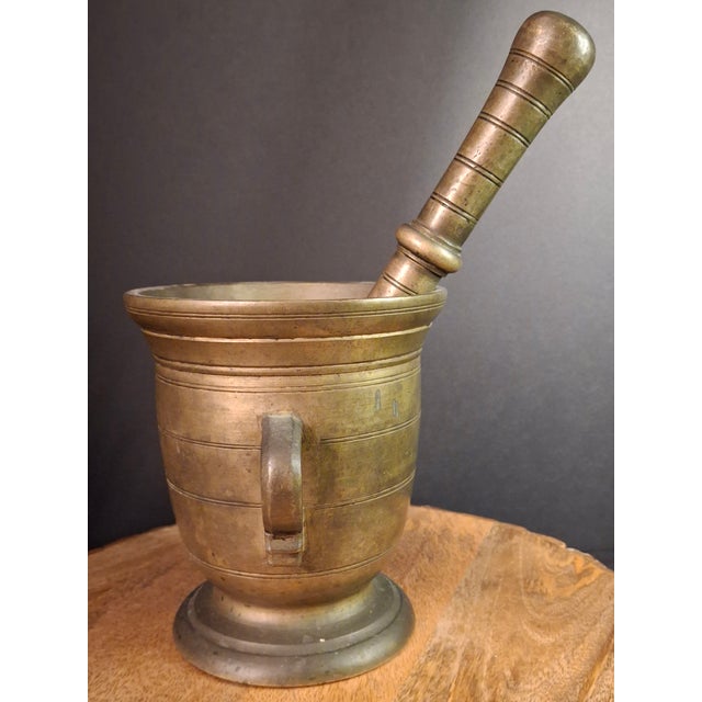 18th C Antique Solid Brass Mortar Pestle Set Heavy 15lb Judaica Apothecary For Sale - Image 4 of 17