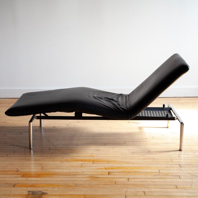 Italian "Pick-Up" Chaise by Tacchini in Black Leather For Sale In Philadelphia - Image 6 of 9