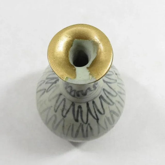 White 17th Century Japanese Shoki-Imari Bottle With Kintsugi For Sale - Image 8 of 11