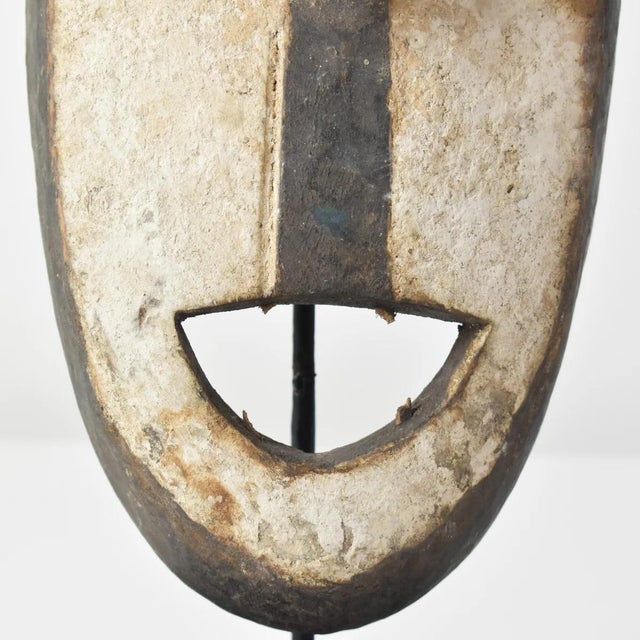 Early 20th Century Kumu Painted Wooden Mask For Sale - Image 4 of 9