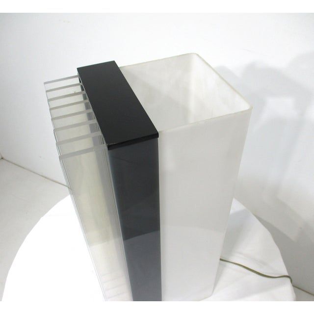 Mid 20th Century Mid 20th Century Lucite Fin Bladed Table Lamp in the Style of Joe Columbo For Sale - Image 5 of 13
