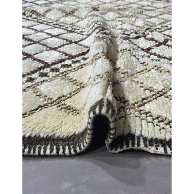 Ivory Moroccan Beni Rug - 10.5 X 5.9 Ft For Sale - Image 4 of 7