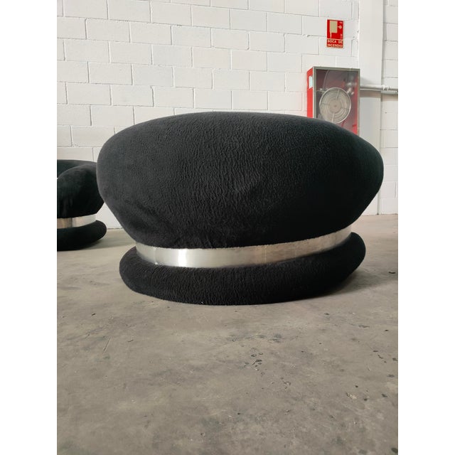 Measurements: width 116cm, depth 90cm, seat height 45cm, total height 60cm.