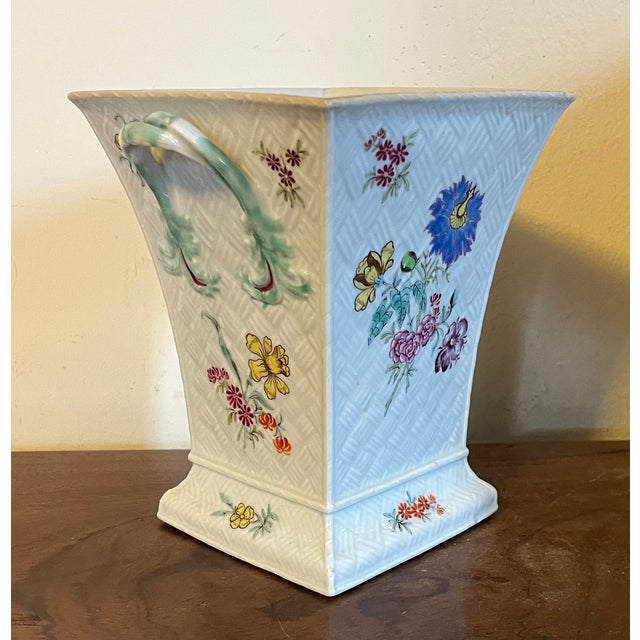 Ceramic Antique 18th Century Chinese Export Porcelain Bulb Pot or Cachepot Vase in Famille Rose Glaze Circa 1790 For Sale - Image 7 of 13
