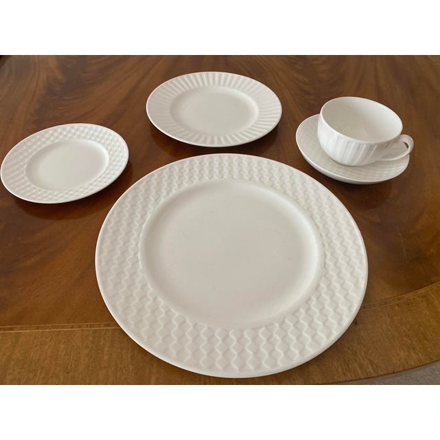 Late 20th Century Classic Elegance Wedgwood White Night and Day Bone China Seven 5 Piece Place Settings- 35 Pieces For Sale - Image 12 of 12