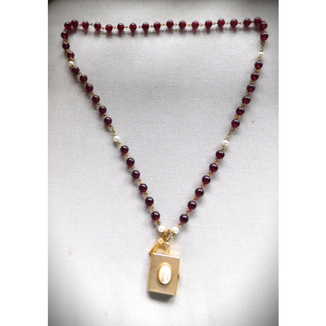 Vintage Gold Locket, Four Photo, Wine and Pearl Bead Chain, Toggle Bar, Oval Bezeled Pearl For Sale - Image 12 of 14