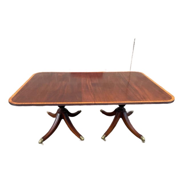 Vintage Regency Style Cross Banded Mahogany Dining Table With 2 Leaves by Biggs Furnture For Sale