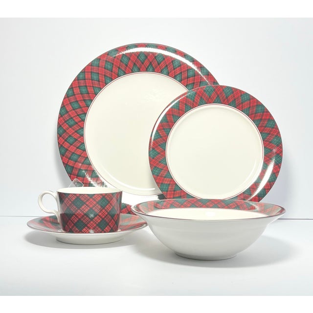English 1980s Arita “Tartan Plaid” 13-Piece Ceramic Dinnerware Set For Sale - Image 3 of 8