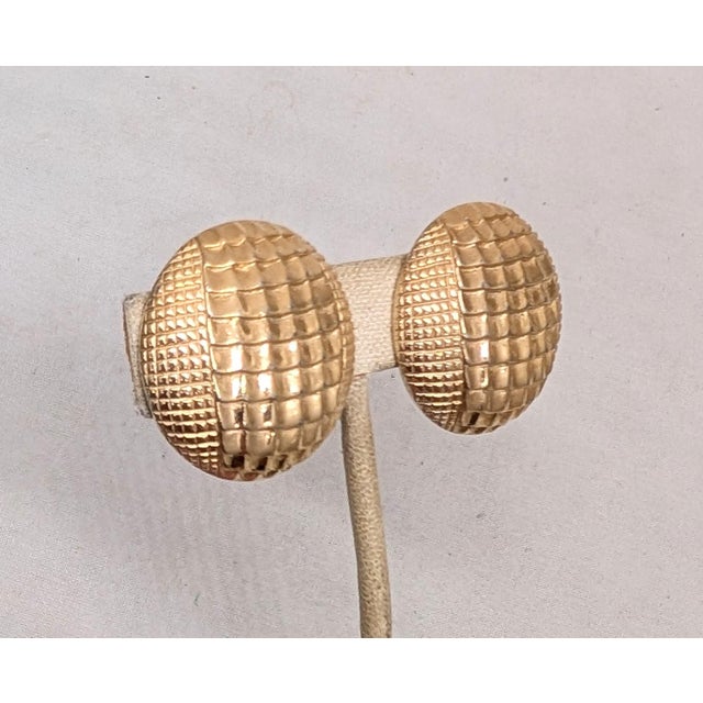 Vintage 1955 Signed Castlecliff Round Goldtone "Alligator" Texture Clip Earrings-2 Pieces For Sale - Image 4 of 8