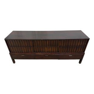 1960s Mid-Century Modern Fluted Nine-Drawer Dresser For Sale