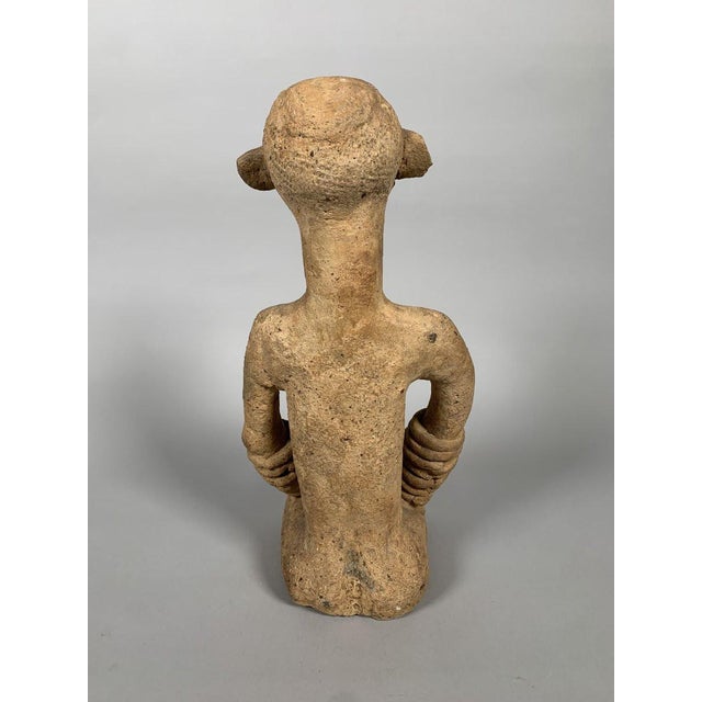 Ceramic Title: Bankoni statuette, Mali, 13th-15th century, terracotta, red ochre, African tribal art For Sale - Image 7 of 9