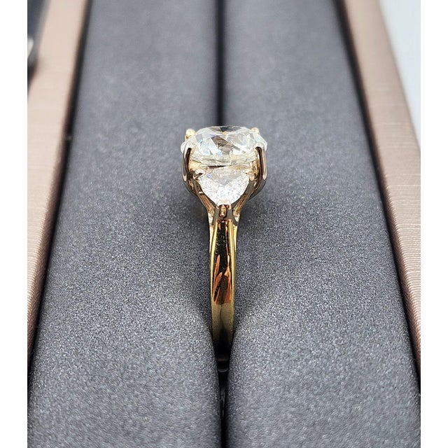 4.41 Ct 3-Stone Diamond Ring Set in 18k Yellow Gold Size 6.5 For Sale In Chicago - Image 6 of 9