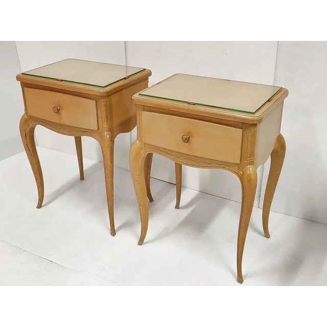 René Prou French Varnished Birch Bedside Tables in the style of René Prou, 1940s, Set of 2 For Sale - Image 4 of 13