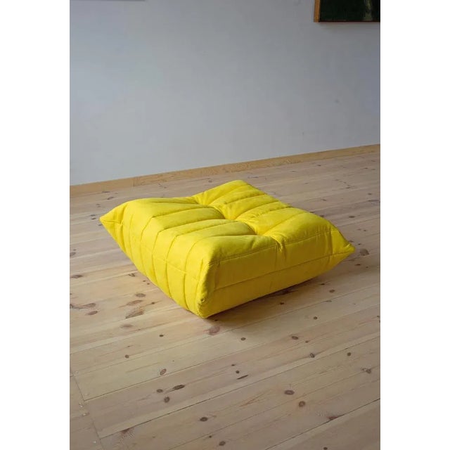 Ligne Roset Yellow Microfiber Togo Pouf by Michel Ducaroy for Ligne Roset, 1970s For Sale - Image 4 of 4