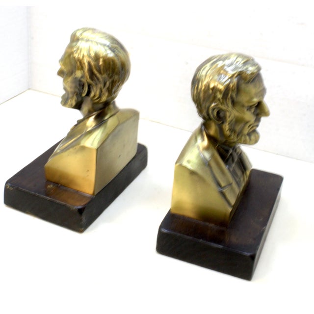 1960s Traditional Americana Solid Brass Abraham Lincoln Bust Bookends on Walnut Bases – A Pair For Sale - Image 4 of 15