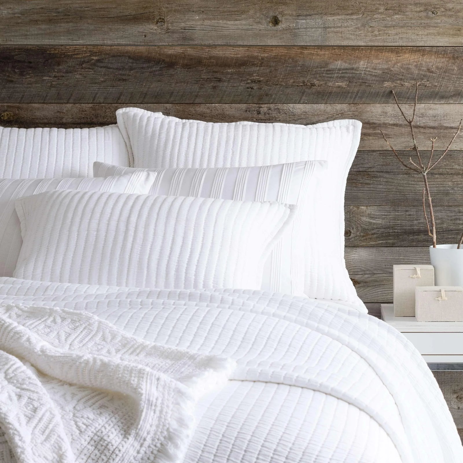 Pine Cone Hill by Annie Selke Boyfriend White Matelasse Coverlet, Queen