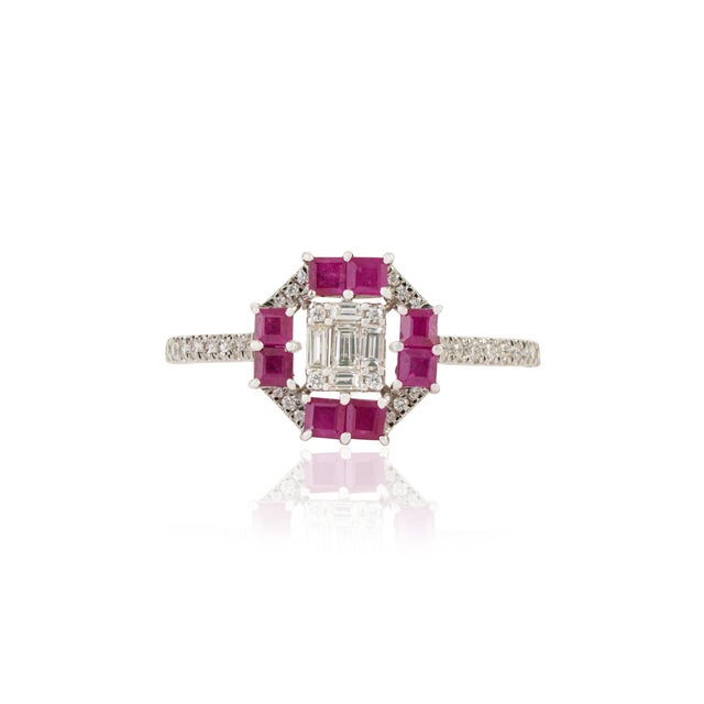 14k White Gold Ruby & Emerald-Cut Diamond Art Deco Cluster Ring Size 9 For Sale - Image 4 of 15