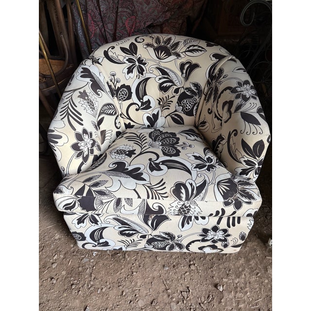 Hollywood Regency 1970’s Swivel Club Chair For Sale - Image 3 of 7