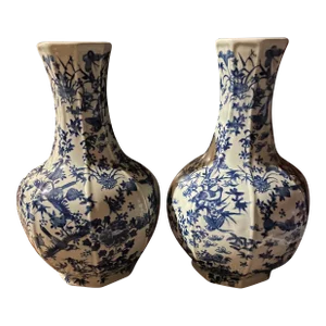 Pair of Late 20th Century Chinese Reproduction Vases