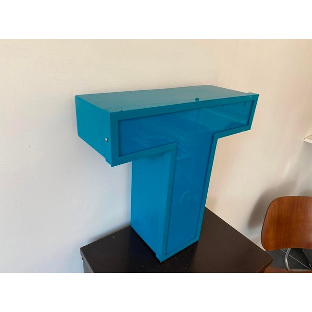 Metal Letter T Sign in Aluminum and Acrylic Glass, 1970s For Sale - Image 7 of 10