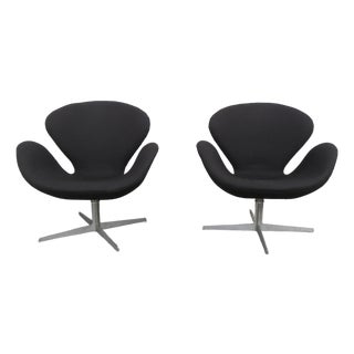 Fritz Hansen Denmark Danish Modern Mid Century Black Swan Chairs a Pair 5379 For Sale