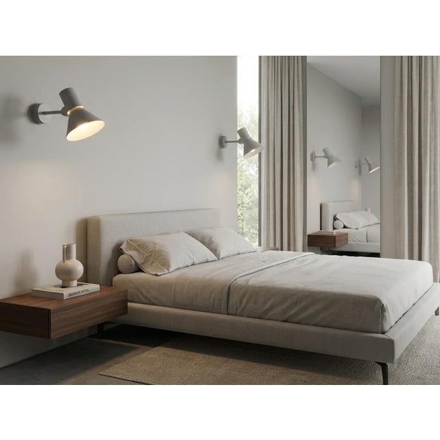 An iconic contemporary creation of British design, this Type 80 W1 wall lamp was designed in 2019 by renowned designer Sir...