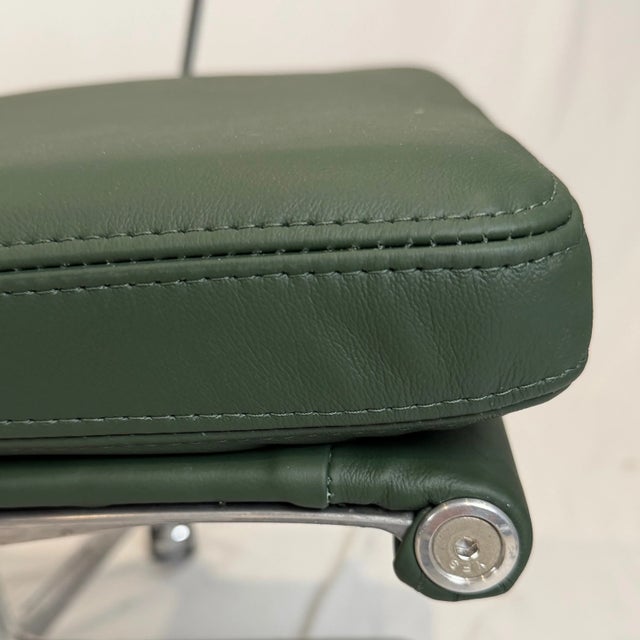 Metal Herman Miller Eames Aluminum Group Soft Pad Management Chair – Green Leather For Sale - Image 7 of 9